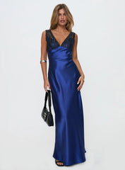 Voila Lace Maxi Dress Navy / Black